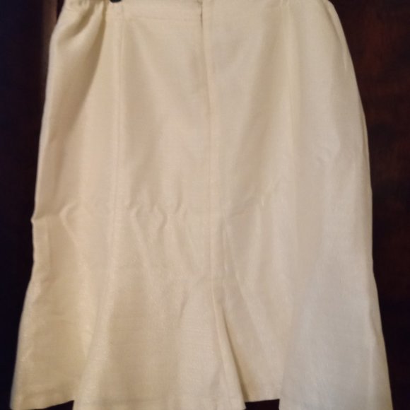 CHURCH FLOW!! 2-piece cream skirt suit with pearl & rhinestone buttons, size18W - Picture 4 of 8
